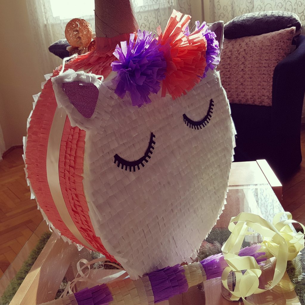 Pinata unicorn