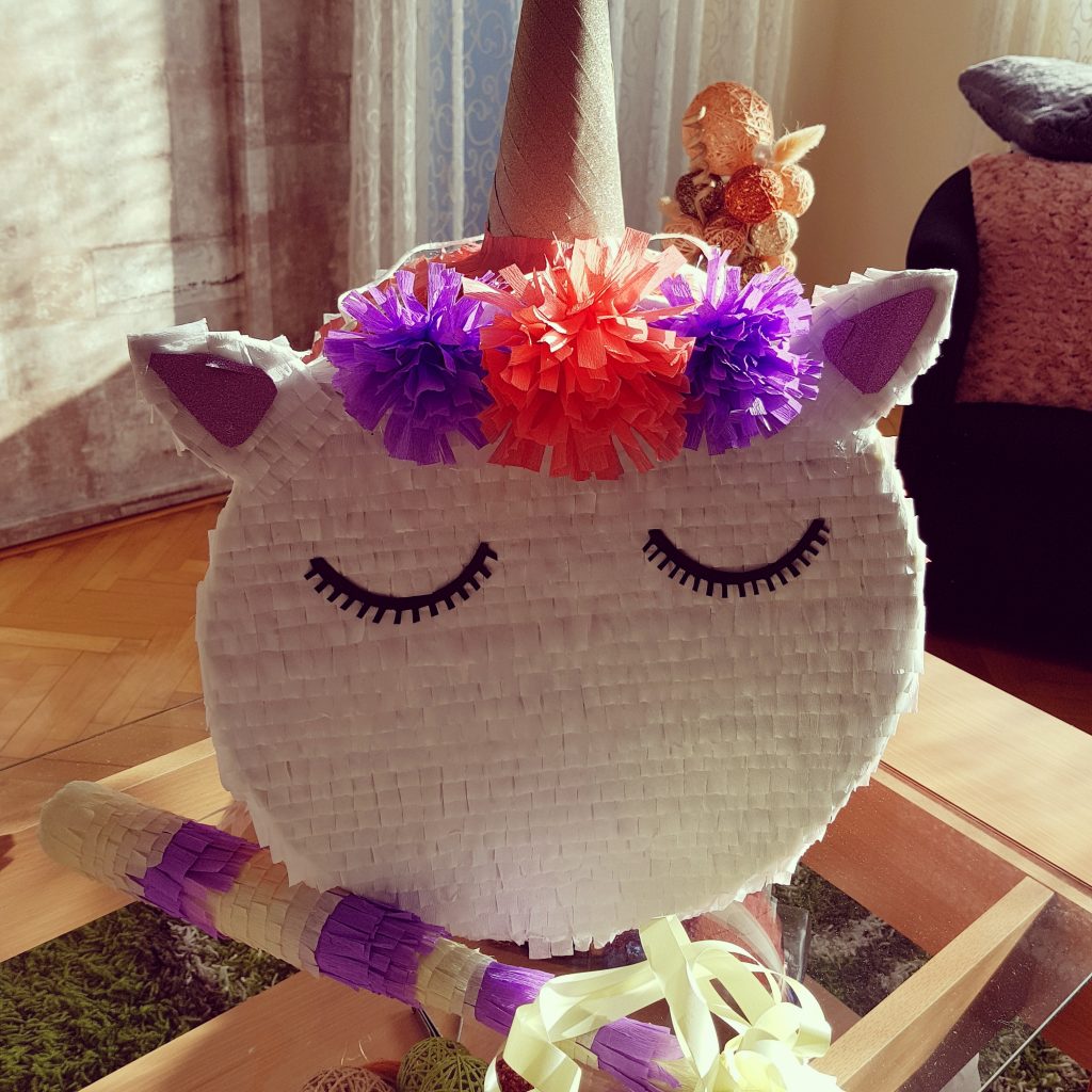 Pinata unicorn