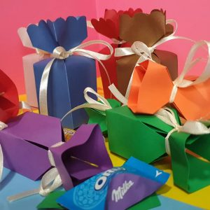 Poklon kutija za slatki sto - Nadine Pinjate Paper Flowers