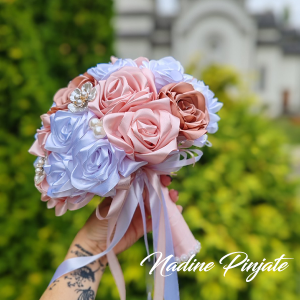 Bidermajer satenske ruze